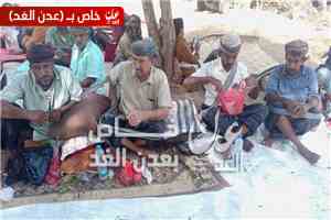 قيادات محلية وعسكرية بأحور تؤدي واجب العزاء في وفاة عوض هادي لخجم