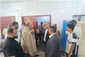 مدير عام إدارة المخيمات الطبية بوزارة الصحة وعميد كلية الطب عدن يزوران المخيم الجراحي بمستشفى الرازي أبين