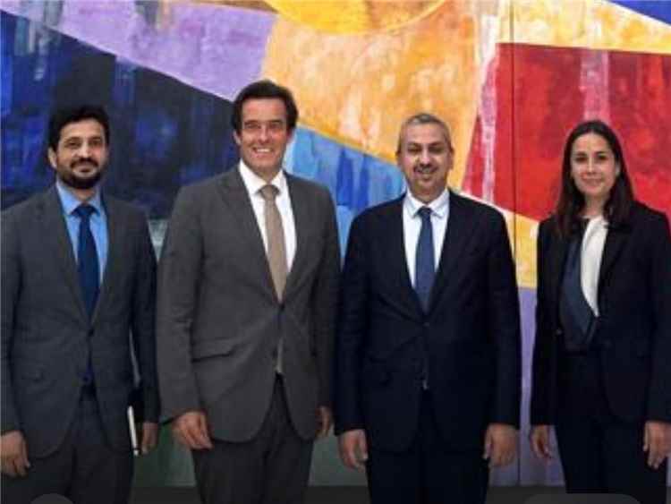 السفير الإرياني يناقش مع غرفة التجارة والصناعة الألمانية تداعيات التهديدات الحوثية على التجارة الدولية