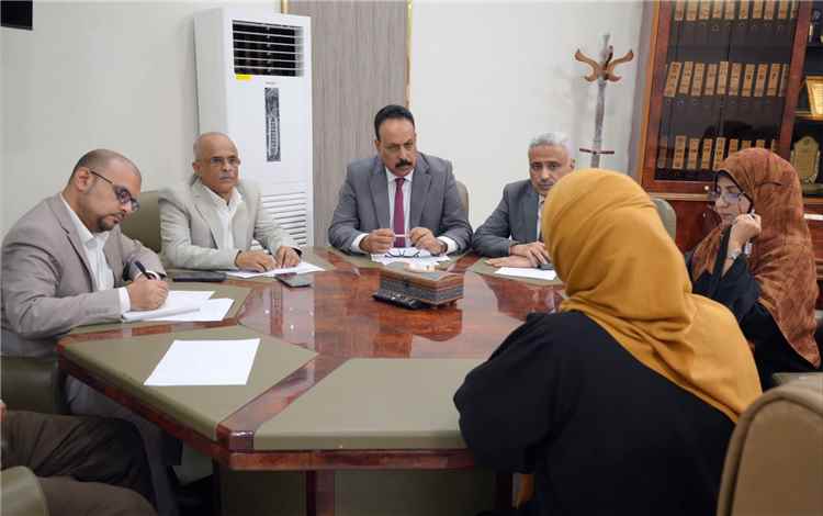 تعزيزاً للشفافية.. وزير الأشغال يرأس لجنة مقابلة المتقدمين لشغل وظيفة المدير المالي في الوحدة الممولة دولياً.