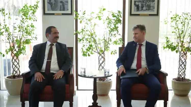 وزير الداخلية يبحث مع القائم بأعمال السفير الأمريكي تعزيز التعاون الأمني