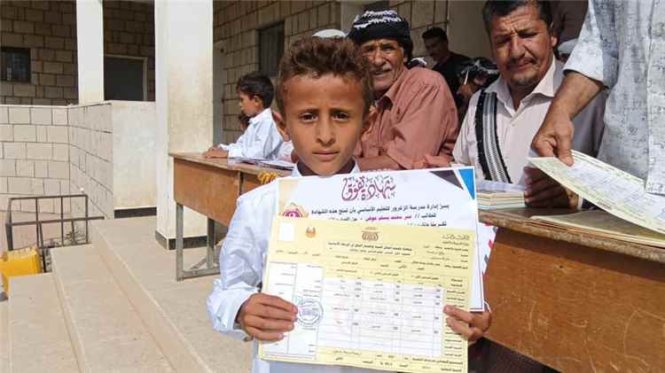 مدرسة الزغرور بيافع رُصد تكرم أوائل الطلاب وتدشن العام الدراسي الجديد