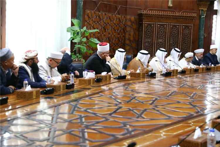 وزير الأوقاف والإرشاد  يشارك في زيارة وفد المؤتمر العالمي للإفتاء لشيخ الأزهر