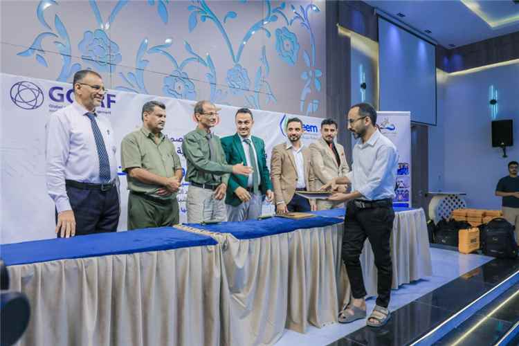 منظمة "ديم للتنمية" تحتفل بتمكين 60 شاباً وشابة في مجالات مهنية بعدن