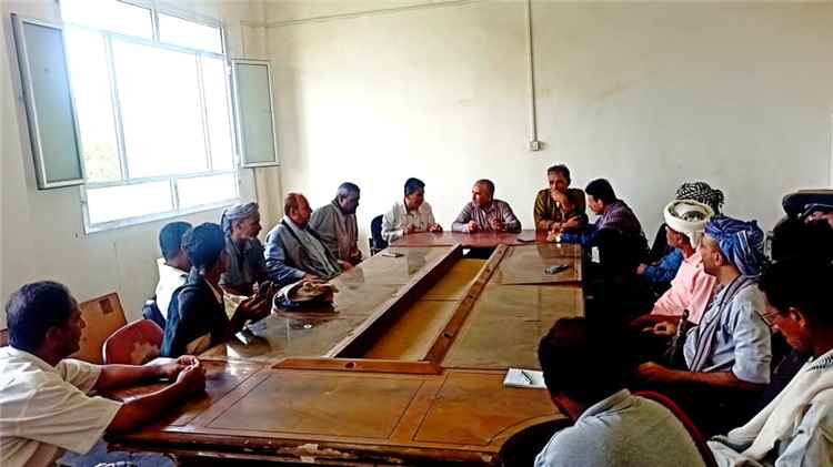 اليزيدي وحمامة يناقشان مع الجمعيات السمكية بخنفر وزنجبار آلية تعويض الصيادين المتضررين