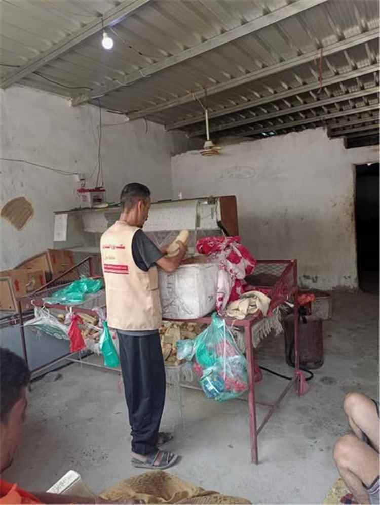 صناعة دارسعد يُسلّم تكاليف حضور نيابية لمخبزين مخالفين بـ "الشرقية واللحوم" ويُواصل جولاته الرقابية