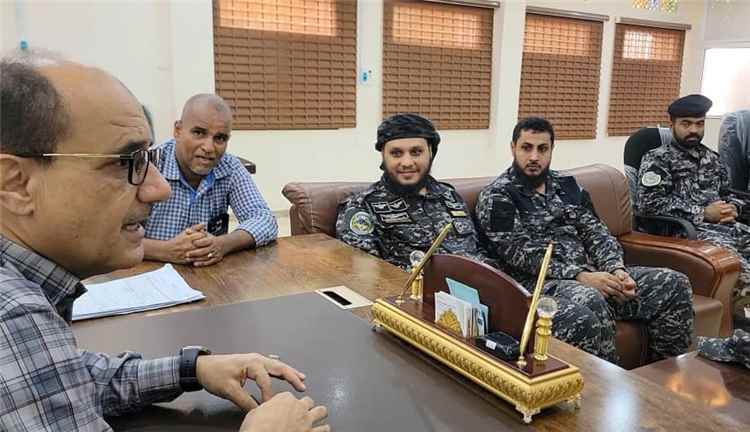 مدير عام دارسعد يلتقي القائد العام لقوات حراسة المنشآت في قوات الامن الوطني لمتابعة جهود حماية المرافق الحكومية في المديرية