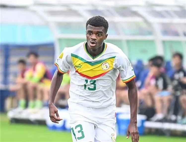الأهلي يسابق الزمن للتوقيع مع السنغالي توريه... واللاعب «موافق»