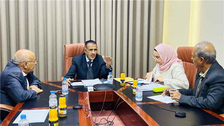 اللجنة العليا للمناقصات والمزايدات تناقش آليات الإعلان عن شغل عدد من المناصب القيادية.