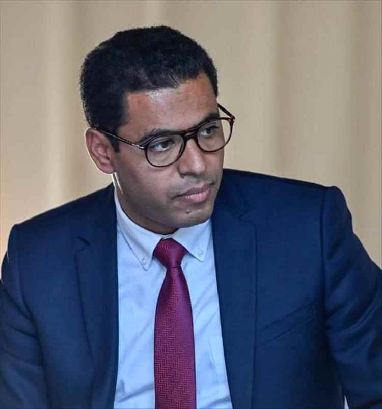 مصطفى ناجي: التسرع في نقل أخبار معارك تعز قبل حسمها يمنح الحوثيين هدايا مجانية ويضعف المعنويات