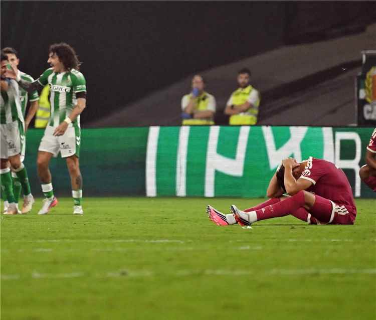 ريال مدريد يتذوق خسارته الأولى في الليجا تحت قيادة مورينيو من مضيفه بيتيس