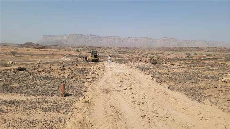 الوكيل باعوضة يدشن فتح طريق الكيثب وجول الدينار بالروضة