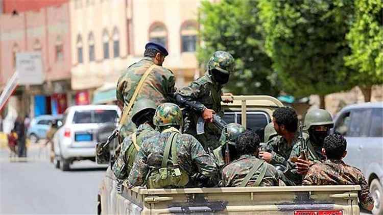 حقوق الإنسان تدين تصعيد الحوثيين غرب تعز وتطالب بتحرك دولي عاجل