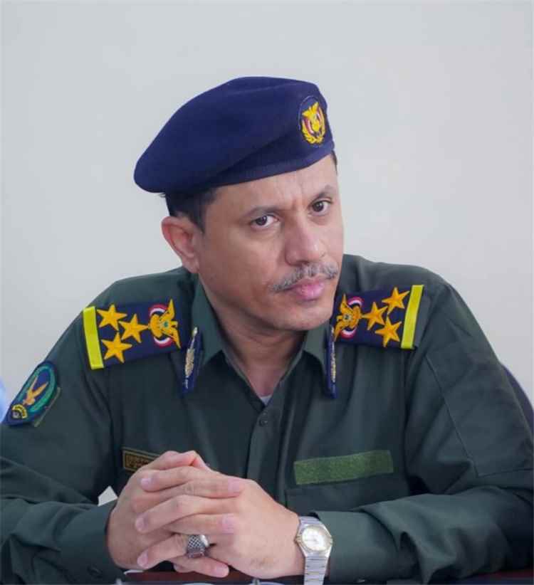 مدير عام أمن محافظة أبين يعزّي الشيخ أحمد صالح العيسي في وفاة شقيقه