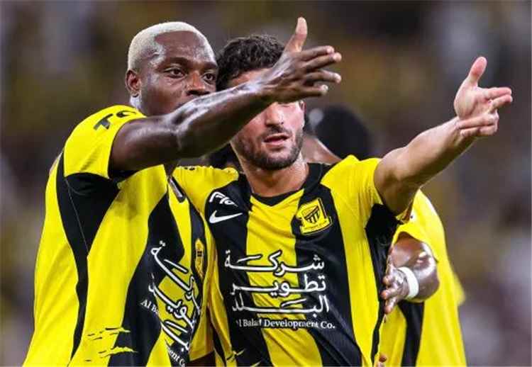 الاتحاد يحسم الكلاسيكو ويلحق الهزيمة الأولى بالنصر في الدوري السعودي