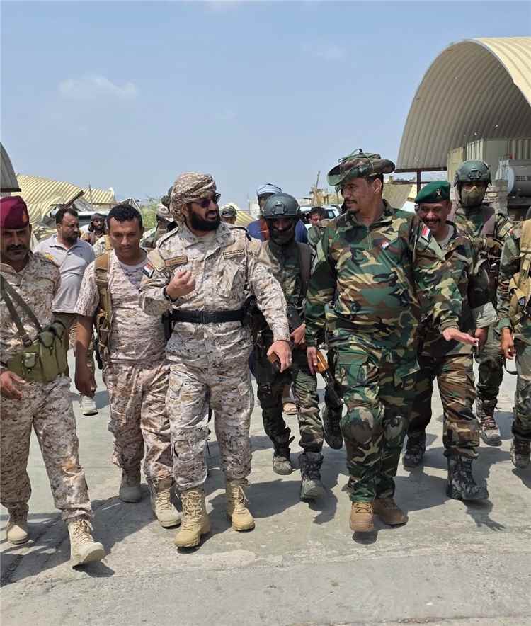 القائد الجهوري يطلع على جاهزية وحدات الاحتياط في المحور الثاني مشاة ومحور العند