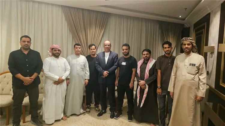الميسري يستقبل وفد من أبناء وشباب محافظة المهرة ويشيد بالمواقف الوطنية لأبناء المحافظة