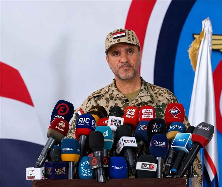 صادق دويد: طارق صالح جزء من مجلس القيادة وقواتنا جزء من الجيش.. ووحدة الصف هي طريق هزيمة الحوثي