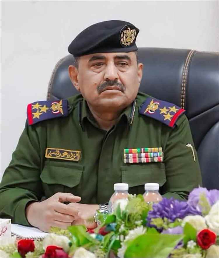 مدير عام شرطة شبوة يعزي العقيد احمد صالح هشلة في وفاة والده
