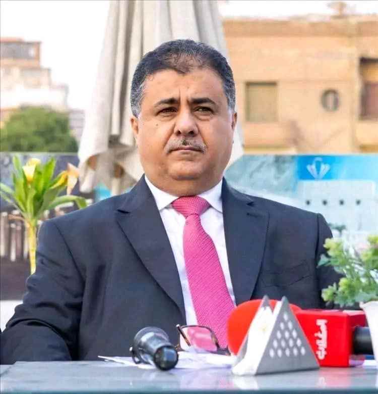 السفير محمد صالح طريق يعزي الشيخ أحمد صالح العيسي في وفاة شقيقه عيدروس صالح العيسي