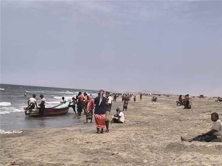 فاجعة في أحور.. مصرع شابة وإنقاذ أخرى من الغرق في بحر "البندر" بأبين