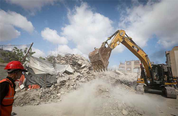 الدفاع المدني الفلسطيني: أكثر من 8 آلاف جثمان لا تزال تحت أنقاض المباني المدمرة في غزة