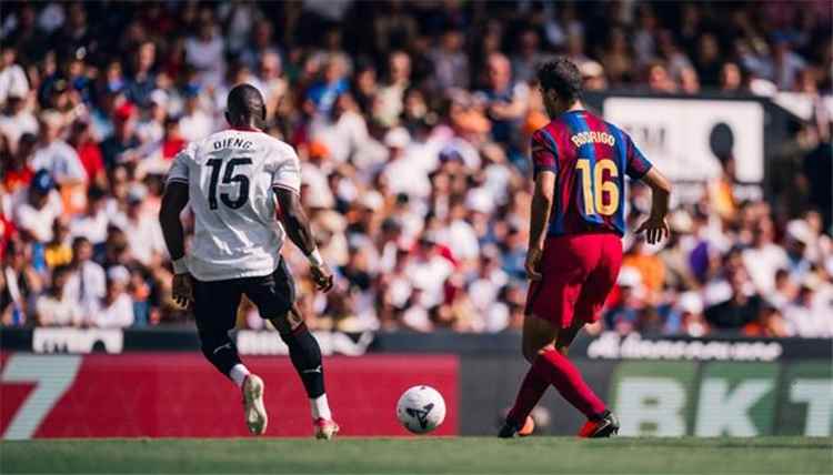 ترتيب الدوري الإسباني 2027 بعد فوز برشلونة الساحق على فالنسيا