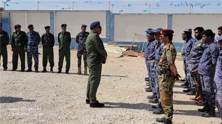 الرائد المحمدي يشدد على رفع مستوى الانضباط والجاهزية واليقظة الأمنية بأمن الضليعة
