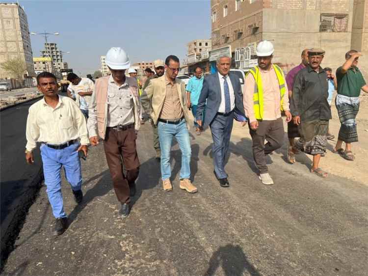 رئيس صندوق صيانة الطرق يطلع على مستوى الإنجاز في مشروع طريق التقنية–إنماء بعدن