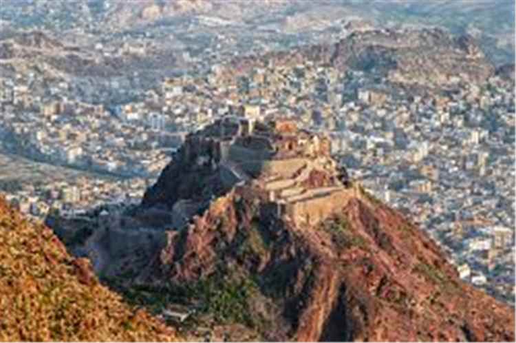 مليشيا الحوثي الارهابية تستهدف مدينة تعز بثلاثة صواريخ باليستية