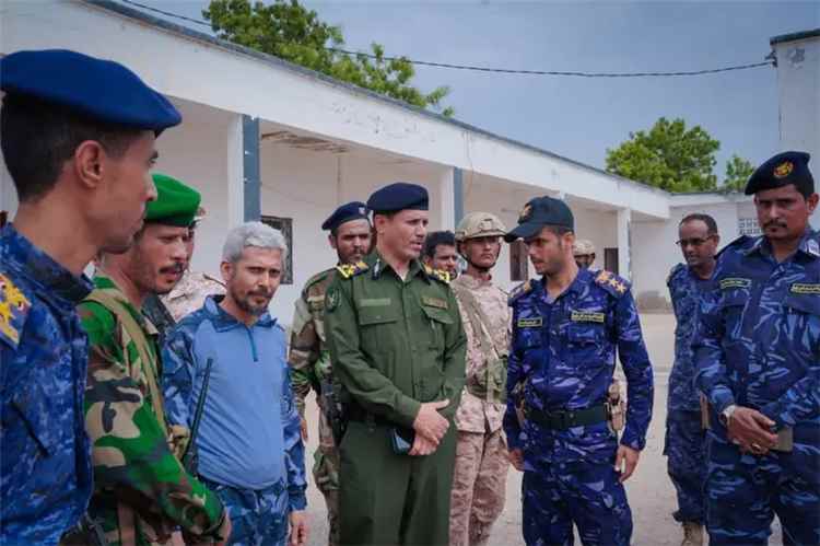 مدير أمن أبين يتفقد عدداً من المرافق الأمنية والحيوية ويوجه برفع الجاهزية
