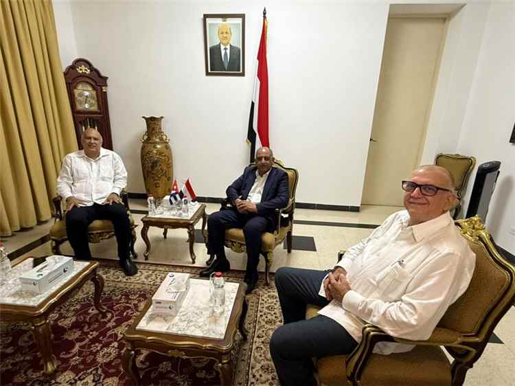 سفير اليمن يبحث مع مسؤول كوبي العلاقات الثنائية ومستجدات الأوضاع
