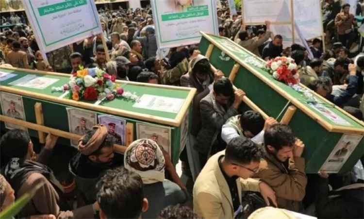 بالاسماء.. الحوثيون يشيّعون 30 قتيلًا بينهم قيادات عسكرية في ثماني محافظات