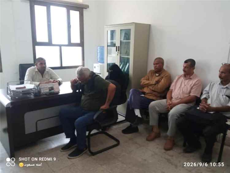 مدير تربية خورمكسر يناقش مستوى الأداء التعليمي بالمديرية ويشدد على النزول الميداني للمدارس
