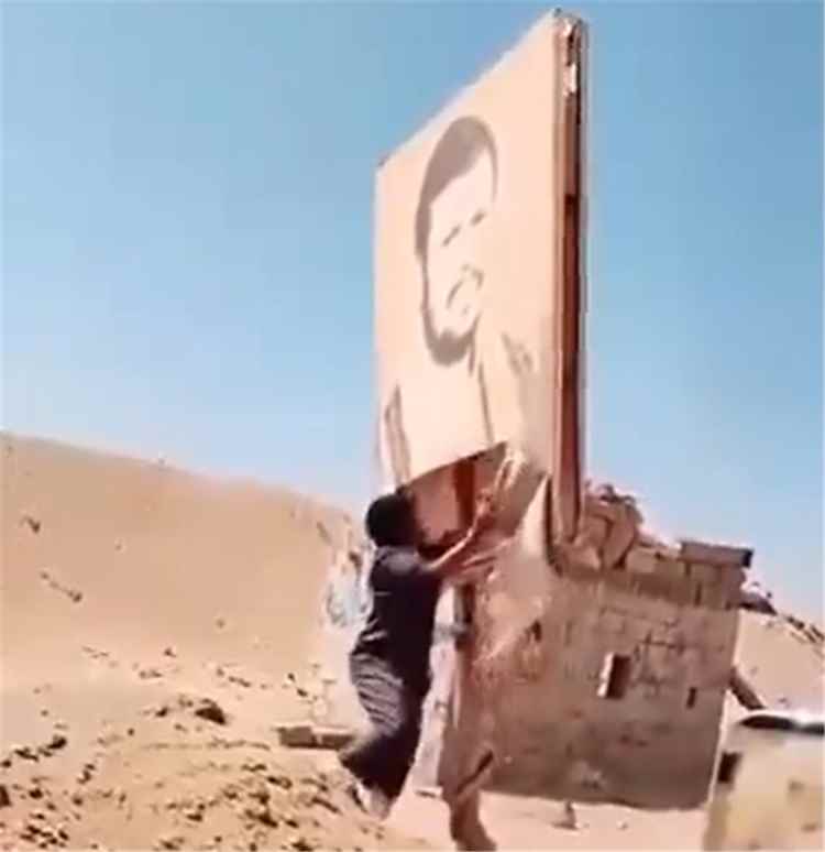 أبطال الجيش الوطني يمزقون صور عبدالملك الحوثي عقب السيطرة على مواقع جديدة للجماعة