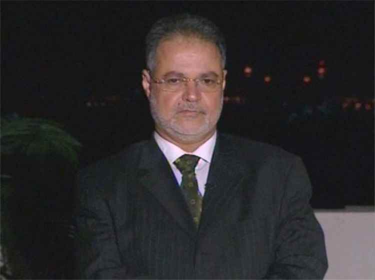 مستشار رئاسي يدعو اليمنيين إلى الانتفاضه في كل المناطق التي تبدأ فيها معارك التحرير دعماً للقوات المسلحة