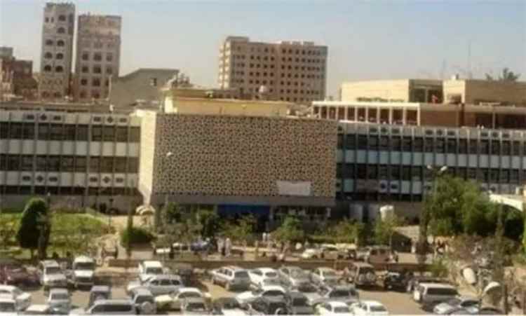 امتلاء مستشفيات إب يدفع الحوثيين لنقل 170 قتيلًا وجريحًا إلى صنعاء