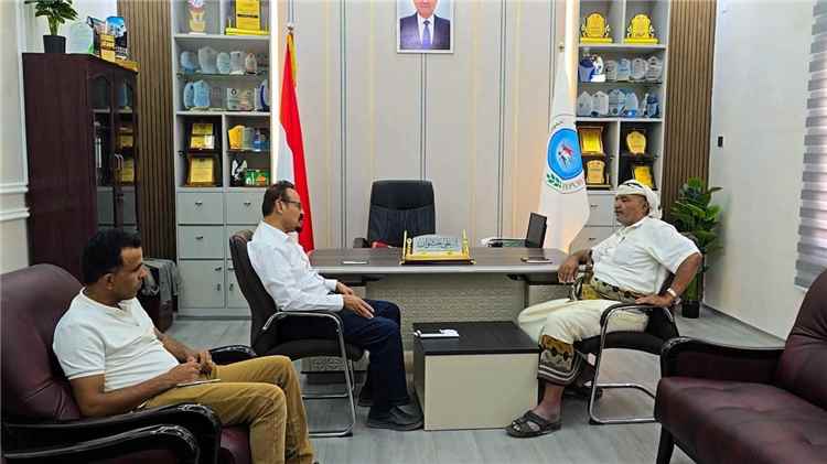 مدير عام الشباب والرياضة بمأرب يبحث استكمال اعتماد نادي الشهيد الشدادي بالعبدية