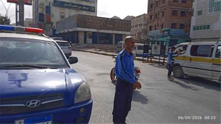 شرطة السير بساحل حضرموت تشدد إجراءاتها الميدانية لضبط المخالفات وتعزيز السلامة المرورية