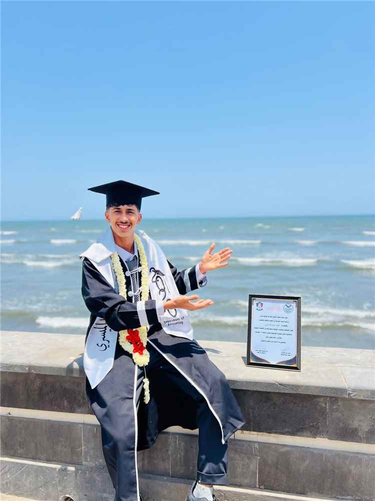 تهنئة بتخرج محمد مروان الميسري من كلية العلوم الإدارية