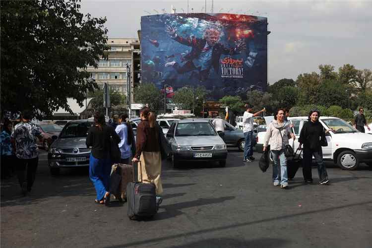 رويترز:إيران تهدد أمريكا بصواريخ و