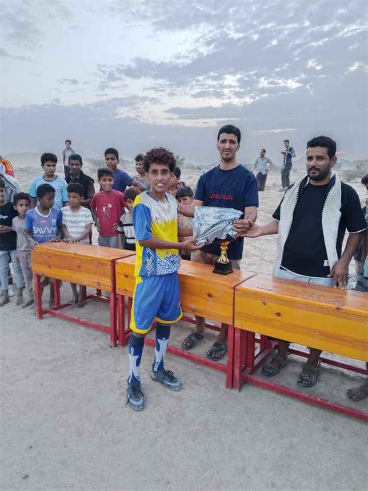 أنس سالم يتوج بجائزة أفضل هداف في بطولة البطان التنشيطية لفئة البراعم