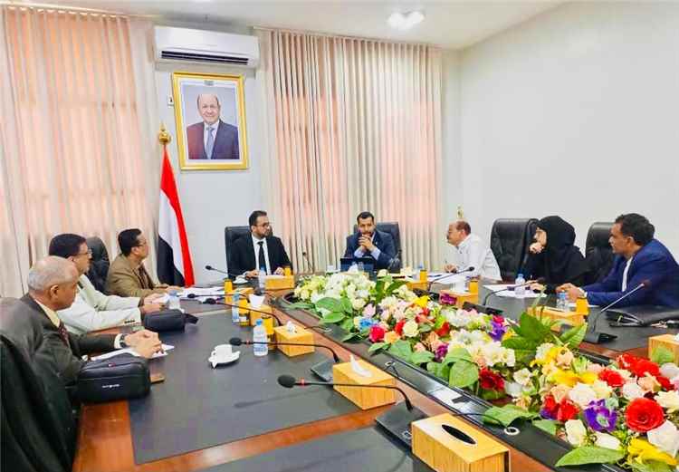 اللجنة التنفيذية للإصلاح المؤسسي تعقد اجتماعها الأول بعدن برئاسة وزير الخدمة المدنية