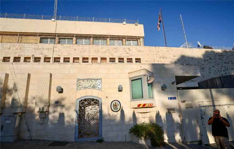 مسؤول إسرائيلي: أبلغنا القنصلية البريطانية في القدس الشرقية بوجوب إغلاقها خلال 30 يوماً