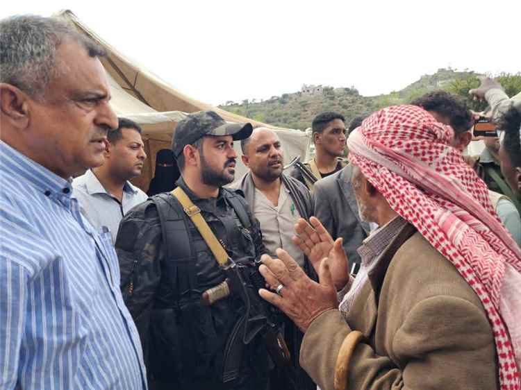 الشيخ صهيب سلطان البركاني يتفقد جبهة الكدحة وأوضاع النازحين في المعافر