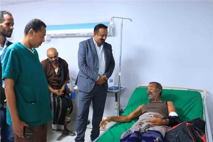 وكيل عدن لشؤون الشهداء والجرحى النوبة يتفقد أوضاع الجرحى في مستشفيي عبود والمنصورة