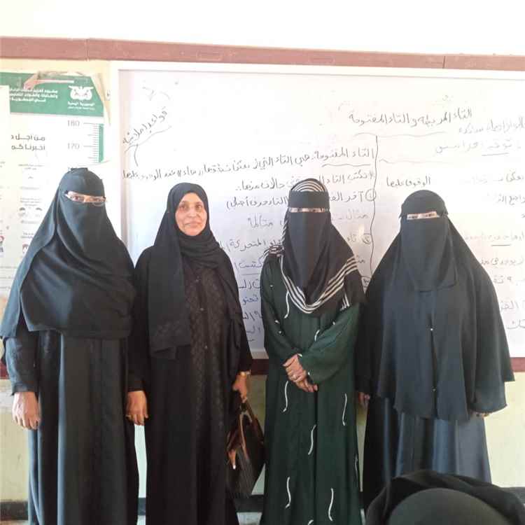 مديرة الاختبارات ليلى محيرز تزور مركز المصموم لمحو الأمية وتعليم الكبار بالشيخ عثمان