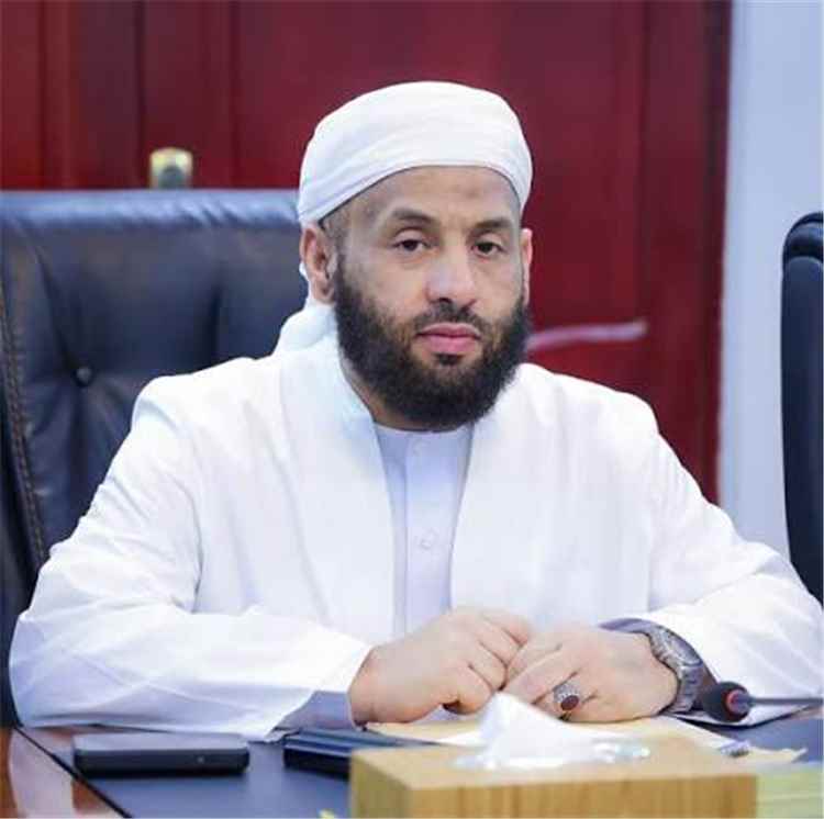 وزير الأوقاف يدعو اليمنيين للاصطفاف خلف القوات المسلحة واستعادة الدولة