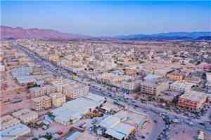 مقتل صومالي وإصابة جنديين بانفجار عبوة ناسفة استهدفت طقمًا لدرع الوطن في عتق