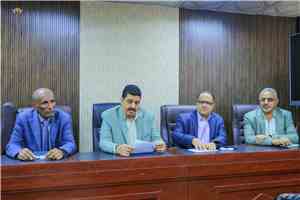 وكيل هيئة الطيران يناقش مستوى الأداء والانضباط الوظيفي والخطط الاستراتيجية لتطوير الهيئة